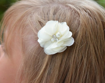 Ivory hair clips, 1 clip, chiffon flower clip, piggy tail hair clips, toddler hair clip, baby hair clip, baby shower gift, flower girl clip