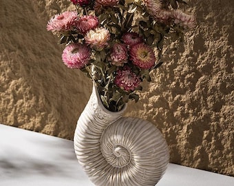 Jarrón de cerámica con forma de concha hecho a mano: decoración rústica costera para el hogar