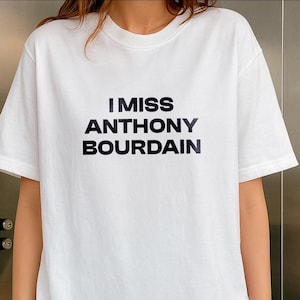 I Miss Anthony Bourdain Shirt – Tribute Tee for Foodies, Travel Lovers & Fans, Emotional Graphic T-Shirt