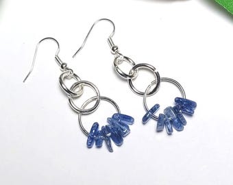 Pendientes de aro de plata con chips de cianita – Joyería de piedra azul