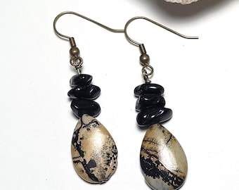 Pendientes de lágrima de jaspe pincel – Obsidiana negra, alambre de latón antiguo