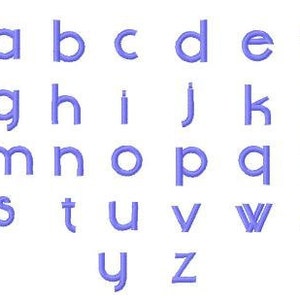 Stapel kleine letters 15 machineborduurlettertype alfabet