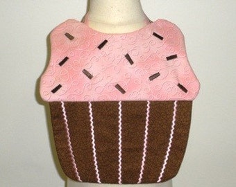 Cupcake Bibs in the Hoop