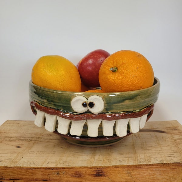 Serving Bowl. Bread Pasta Salad Fruit Bowl. Funny Face Big Smile. Cheerful Salad Noodle. Popcorn Snack Bowls. Handmade Stoneware Pottery.