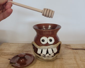 Pottery Honey Jar. Big Smiley Face Portable Honey Pot. Rustic Red Brown Kitchen Stoneware Clay Honey Storage Crock Keeper. Wooden Dipper