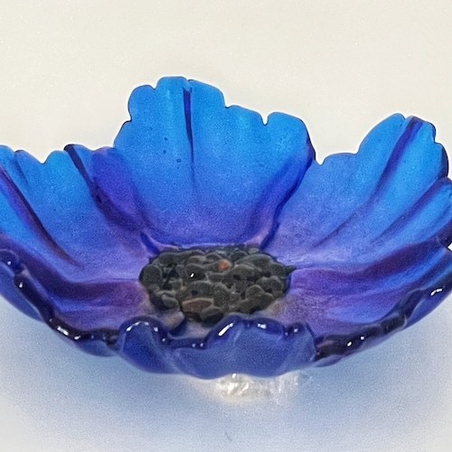 Bol pavot bleu en verre fusionné : centre de table irisé fait main