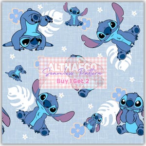 Puede incluir: Patrón sin costuras con el personaje Stitch en varias poses, sobre un fondo azul claro con acentos florales y de hojas blancas. La imagen incluye el texto "Buy 1 Get 2".