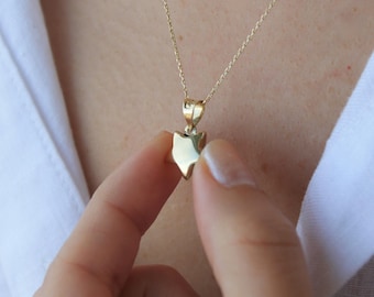 14 Real Gold Star Necklace, Gold Layering Necklace, Gold Star Charm, Gold Celestial Pendant, Mini Star Charm, Celestial Charm