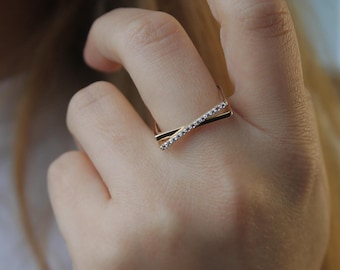 14k roségouden kruisring: minimalistische statement-sieraden