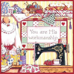 Puede incluir: Una máquina de coser vintage con un carrete de hilo rojo y el texto "Nueva Creación" en el lateral. La máquina está rodeada de recortes de tela, botones y otros materiales de costura. El texto "Tú eres su obra" está escrito en una colcha de retazos detrás de la máquina. La imagen tiene un fondo a rayas amarillo y blanco.