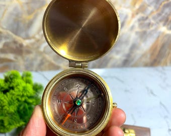 Brújula de Latón Grabada y Personalizada con Caja de Madera Opcional | Regalo de Aventura | Viaje, Graduación y Aniversario