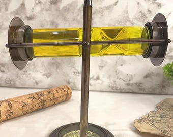 9" Nautische Sanduhr mit Gelber Flüssigkeit & Kompass - Antike Schreibtisch-Deko | Geschenk