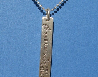 Pendentif en argent sterling bijoux personnalisés en métal très épais personnalisé à la main forgé à la main estampillé barre gravée breloque pour collier fait à la main