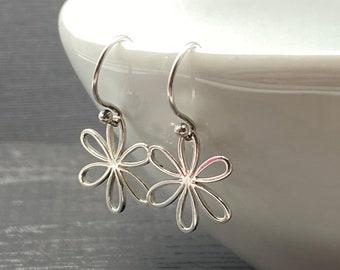 Daisy Earrings, Sterling Silver Daisy Flower Earrings Gifts for Women, Silver Flower Dangle Earrings, Simple Dainty Earrings