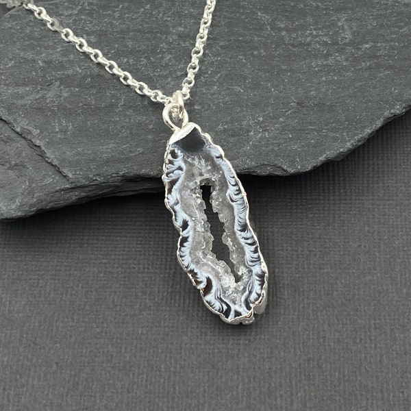 Black Agate Geode Crystal Pendant Necklace for Women | Black and White Druzy Crystal Necklace Gifts for Her