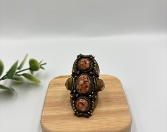 Anillo vintage de coral rojo: estilo antiguo