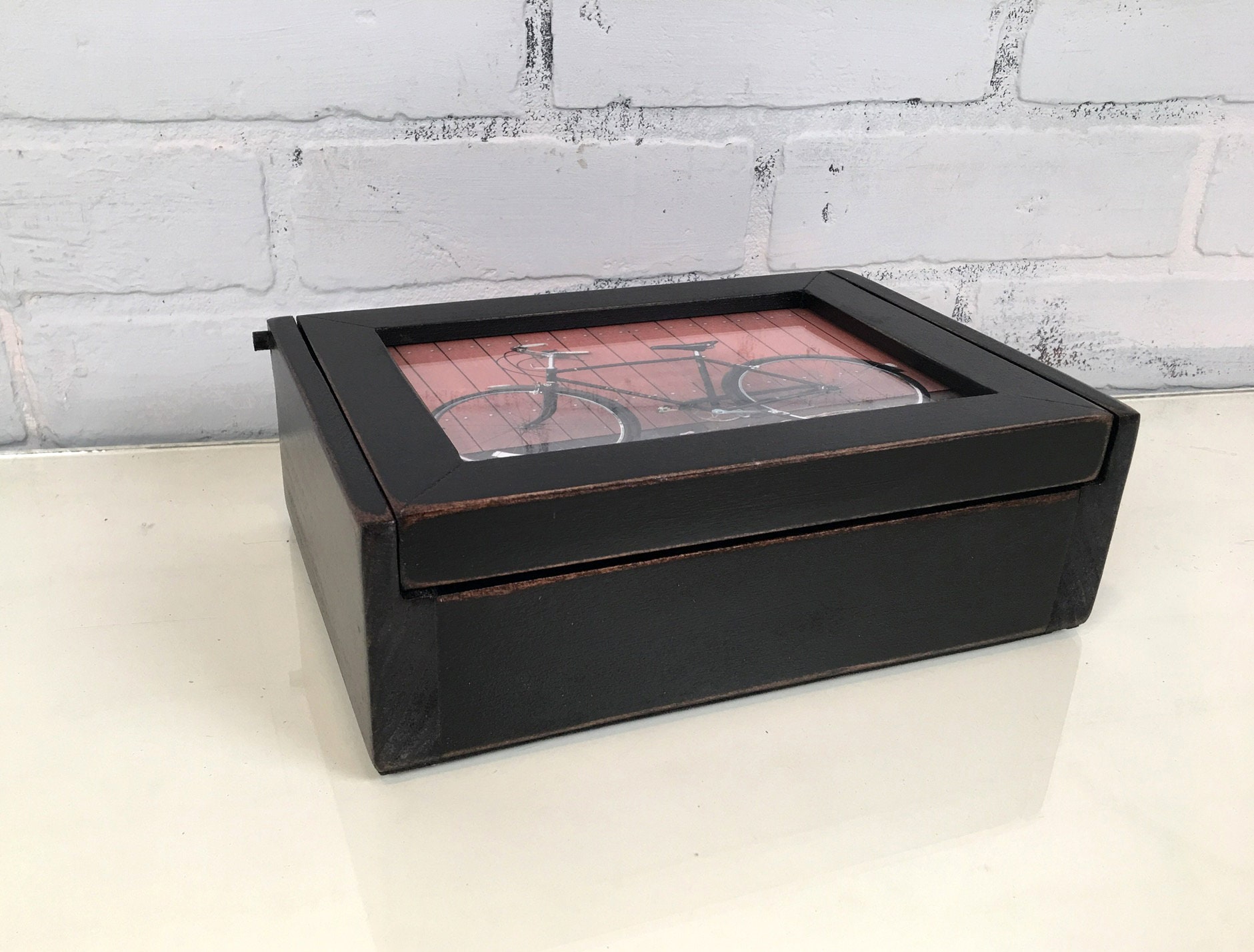 Wooden Keepsake Box with 5x7 Picture Frame Lid with Vintage Black