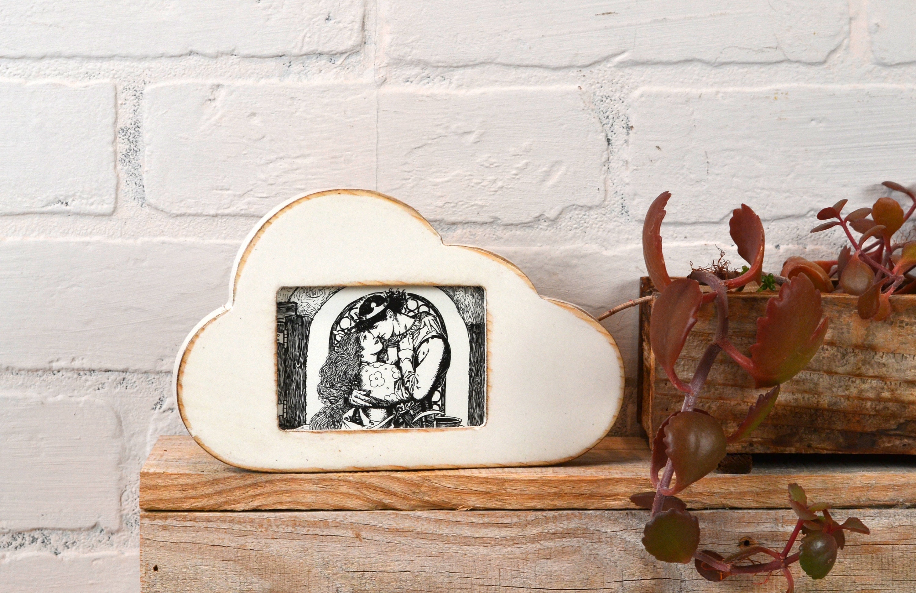 Wallet Size Picture Frame Cloud Shape with Vintage White Finish - 2.5 x 3.5 inch Wallet Size ...