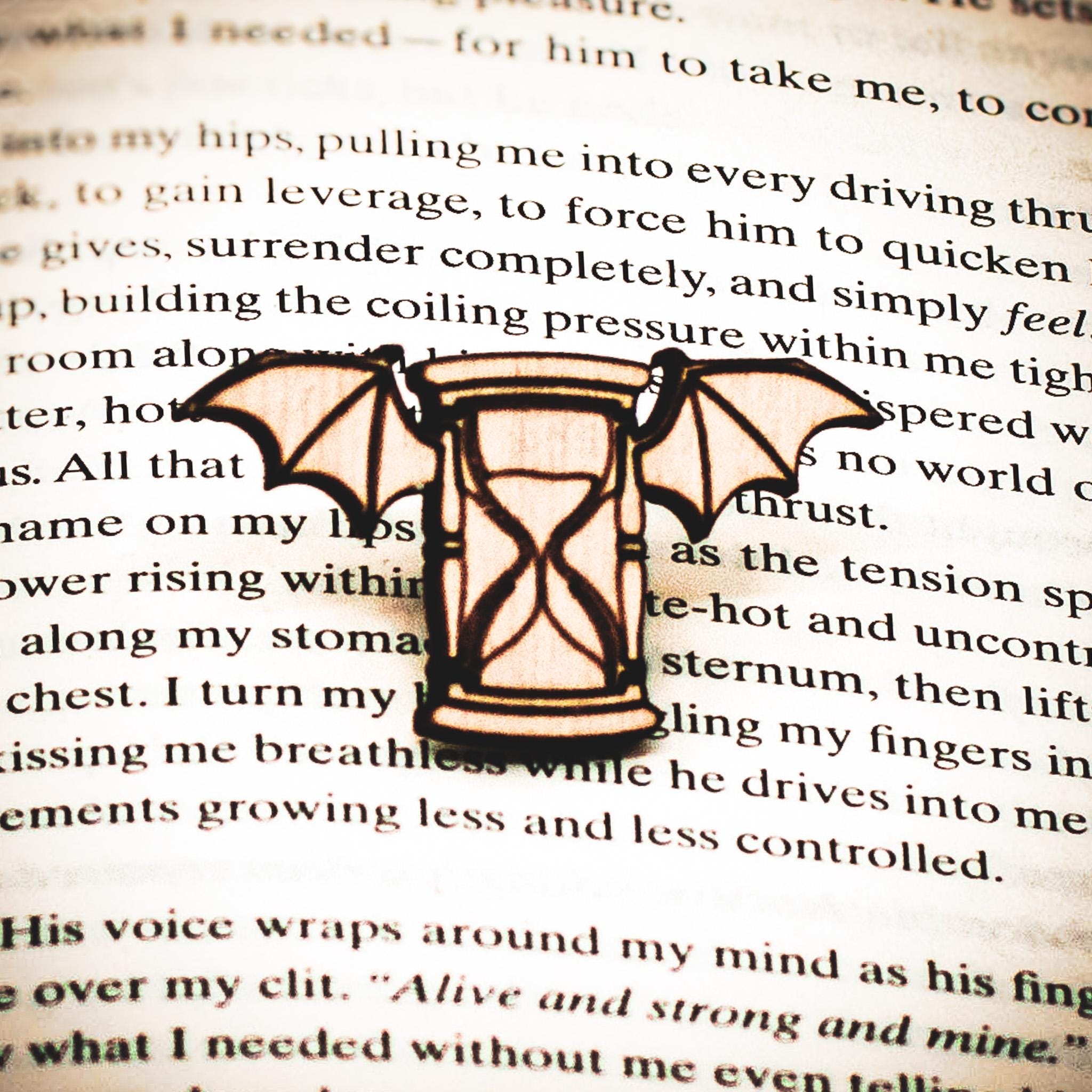 The Winged Hourglass: A 'tempus Fugit' Memento Mori - Etsy