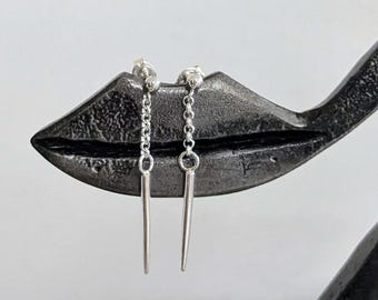 手作りのスターリングシルバーのスパイクドロップイヤリング：ゴシックパンクスタイルのジュエリー、