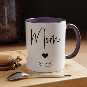 Minimalist Mom Mug Est. 2025, Custom Year Mother&#39;s Day Gift, New Mom Coffee Cup, Personalized Cute Gift for First Time Moms, M0046