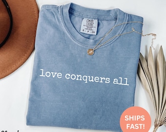 Comfort Colors® Love Conqus All Shirt, inspirerend shirt, motiverend shirt, shirt liefde, positief shirt, opbeurend shirt, cadeau-shirt