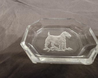 Piatto vintage in cristallo con intaglio raffigurante un terrier - Cane inciso - Cristallo europeo di metà secolo