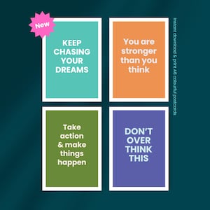 Könnte beinhalten: Vier farbige, druckbare Postkarten mit motivierenden Zitaten. Die Zitate lauten: "Verfolge deine Träume weiter", "Du bist stärker, als du denkst", "Handle und sorge dafür, dass Dinge passieren", und "Denk nicht zu viel darüber nach".