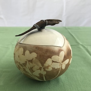 Bring joy, sugar bowl, ceramic container, container with ceramic lid, ecoprint ceramic, ceramic with handle, furniture
