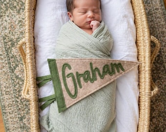 Drapeau prénom personnalisé, faire-part de bébé, cadeau neutre, sexe révélateur, cadeau de douche, cadeau de naissance, fanion personnalisé pour chambre d'enfant