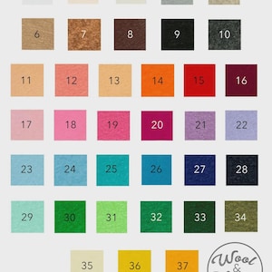 Peut inclure: Un nuancier avec 37 carr&eacute;s num&eacute;rot&eacute;s de diff&eacute;rentes couleurs, dont blanc, beige, rose, orange, vert et bleu. Le logo "Wool & Whimsy" est en bas &agrave; droite, avec le texte "EST. 2024".