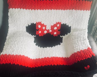 Minnie Mouse graphic blanket