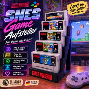 Könnte beinhalten: Ein schwarzer, 3D-gedruckter, abgestufter Präsentationsständer für fünf Super Nintendo-Spielkassetten. Der Ständer zeigt das rote Super Nintendo-Logo auf der Basis und hält fünf Kassetten vertikal gestapelt. Ein grauer Controller liegt daneben.