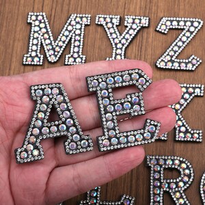 Parches de letras de 4,5 cm con diamantes de imitación plateados y brillantes de 1,77 pulgadas para coser o planchar con forma de corazones, coronas y mariposas para bordar en ropa