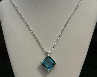 Assher Cut Aquamarin Anhänger Halskette eingefasst in Argentium Silber