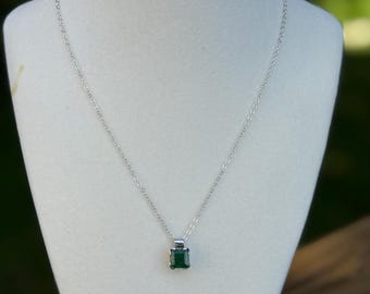 Smaragd Anhänger Halskette eingefasst in Argentium Silber