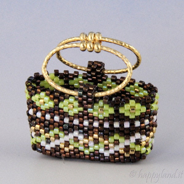 Tiny handbag n.3, circular peyote pattern