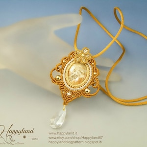 Ingabbio tricolore ,  macramè pendant pattern