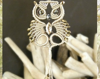 Glaux le Hibou , motif pendentif en macramé