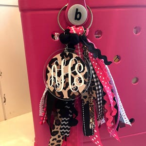 Borla para bolso Bogg con diseño de leopardo rosa