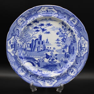 A Spode &#39;Gothic Ruins&#39; Pattern Dinner Plate (25cm)