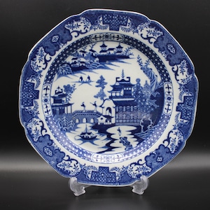 Um prato Spode &#39;Long Bridge&#39; (tipo &#39;P&#39;) (24,5 cm)