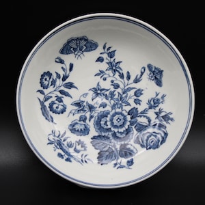 An Early Worcester 'Bouquet' Pattern Porcelain Dished Saucer