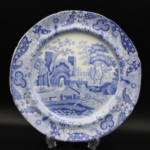 Um prato de jantar com padrão &quot;Castelo&quot; Spode