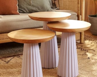 Handgemaakte houten bijzettafel met paddenstoelen: rustiek natuurlijk bijzettafeltje