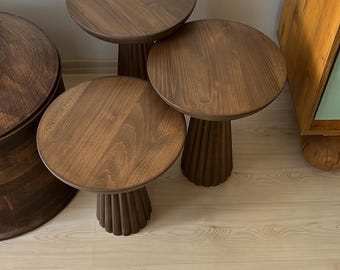 Mesa auxiliar de madera hecha a mano con forma de seta: mesa de centro redonda moderna de nogal oscuro.