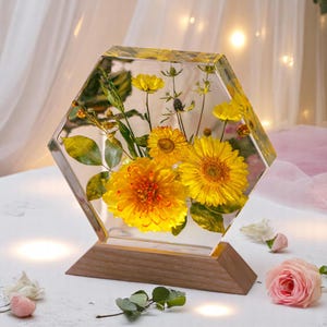 Flower Resin Lamp Hexagon, Handmade Epoxy Floral Night Light, Aesthetic Decoration, Unique Gift for Her, Custom Bedside Wooden Lamp