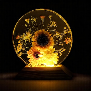 Sunflower Resin Lamp, Handmade Resin Art Decor, Epoxy Resin Lamp, Handmade Resin Craft with Sunflower, Personalized Gifts, Gift for Mom