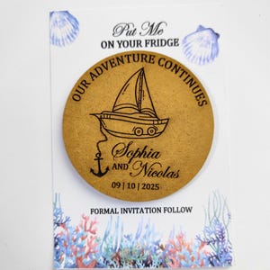 Aimant de mariage personnalisé bateau en bois | Réservez la date nautique | Cadeau de mariage maritime personnalisé avec cartes | Aimants de mariage