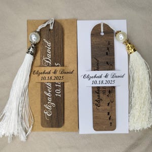 Segnalibro in legno personalizzato con nappe / bomboniera rustica per matrimonio / regalo personalizzato ecologico / nappa con dettaglio di perle